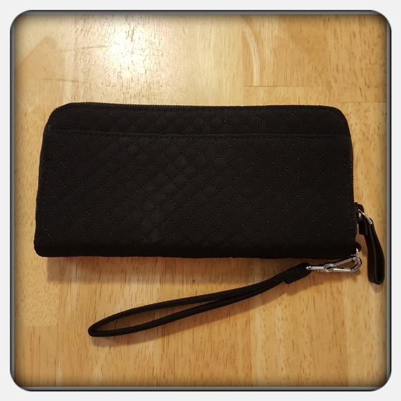 Vera Bradley RFID Wristlet Winter Patchwork - Picture 3 of 8